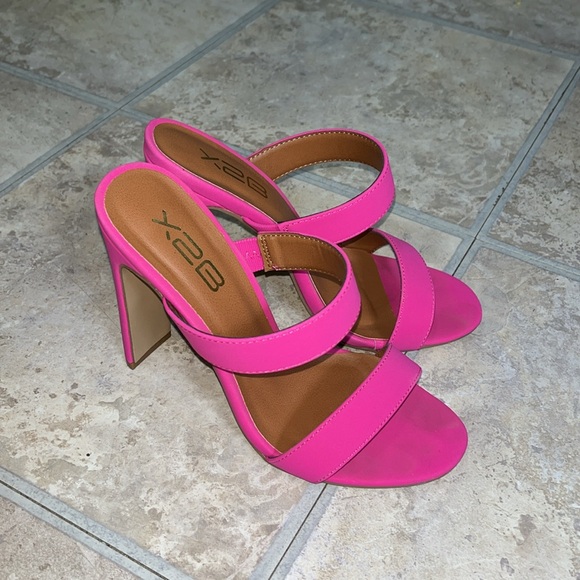 Heels - Picture 3 of 3